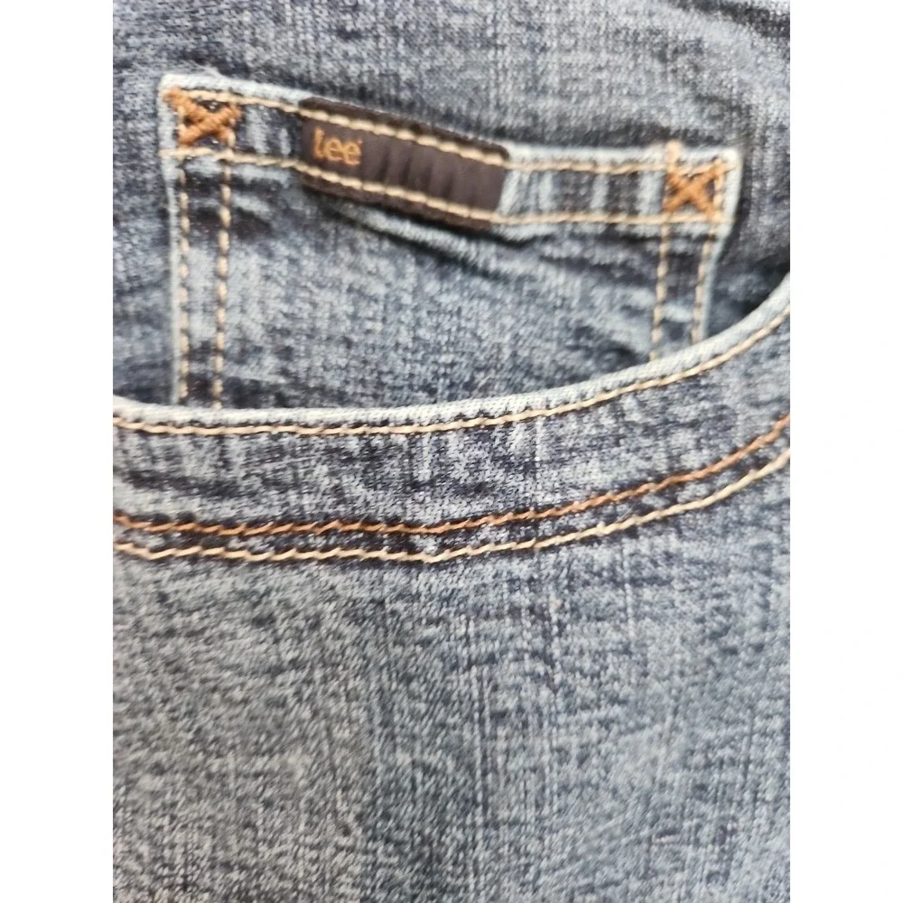 Lee Comfort Waistband Straight Leg  Mid Rise  Blue Wash Womens 28w 27L (8 SHORT)